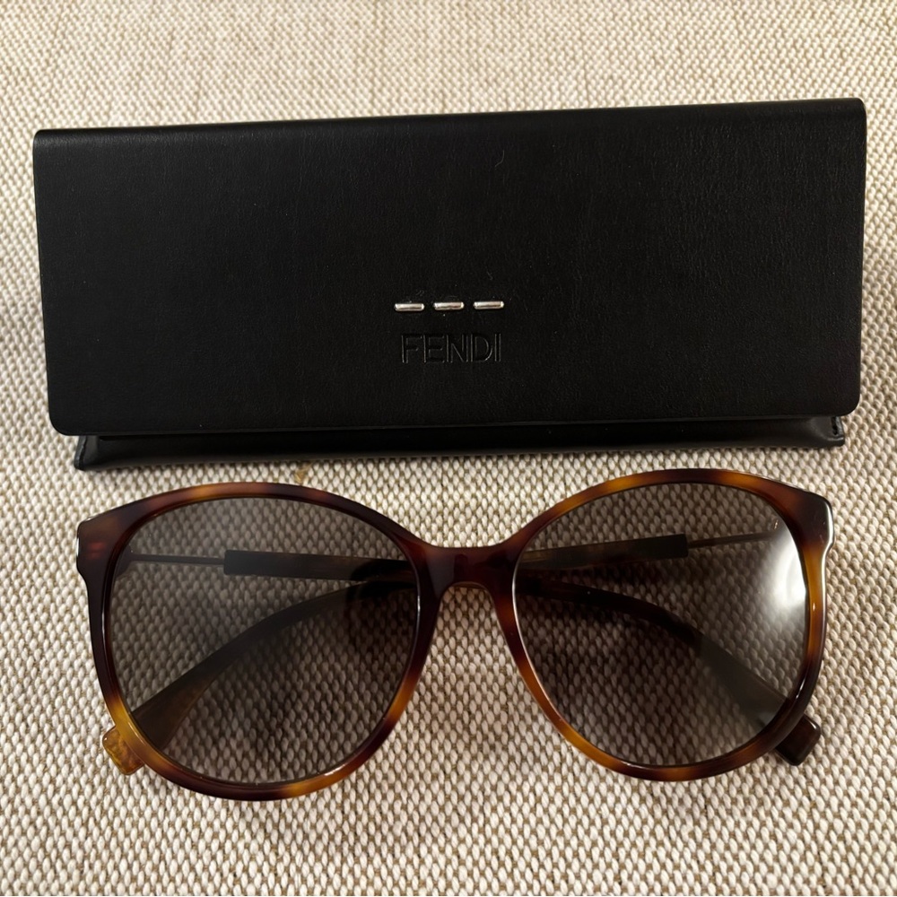 Fendi Tortoise Shell Black Lens Sunglasses With Case